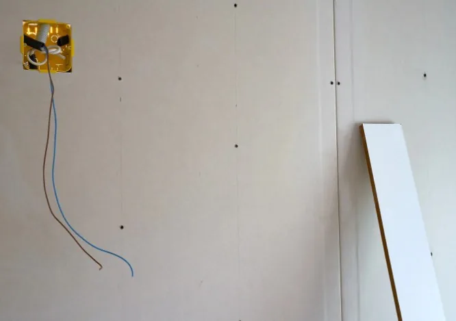 Pared de pladur con instalación eléctrica empotrada en obra de Granada