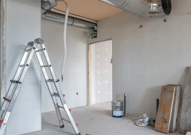 Tabique de pladur instalado en sala de vivienda en Granada